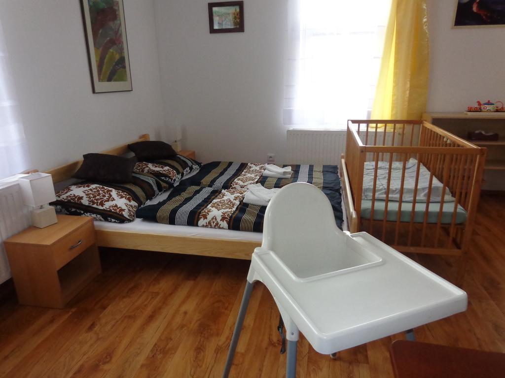 Apartman Bara เชสกี้ครุมลอฟ ภายนอก รูปภาพ